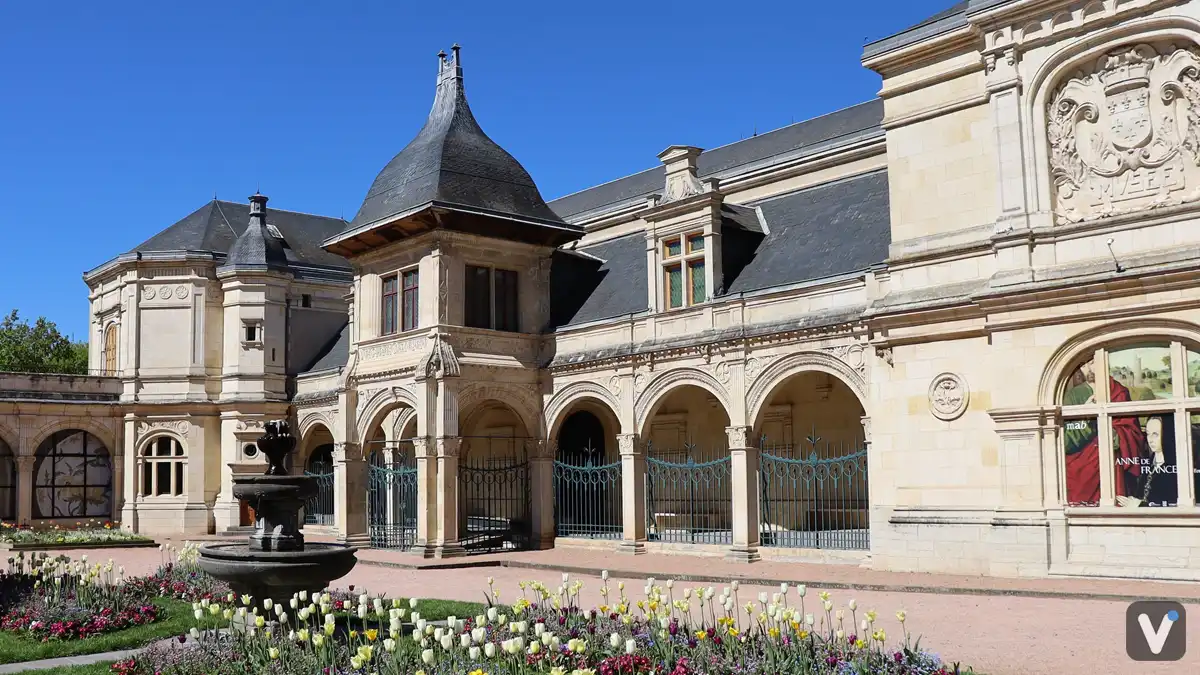 Moulins